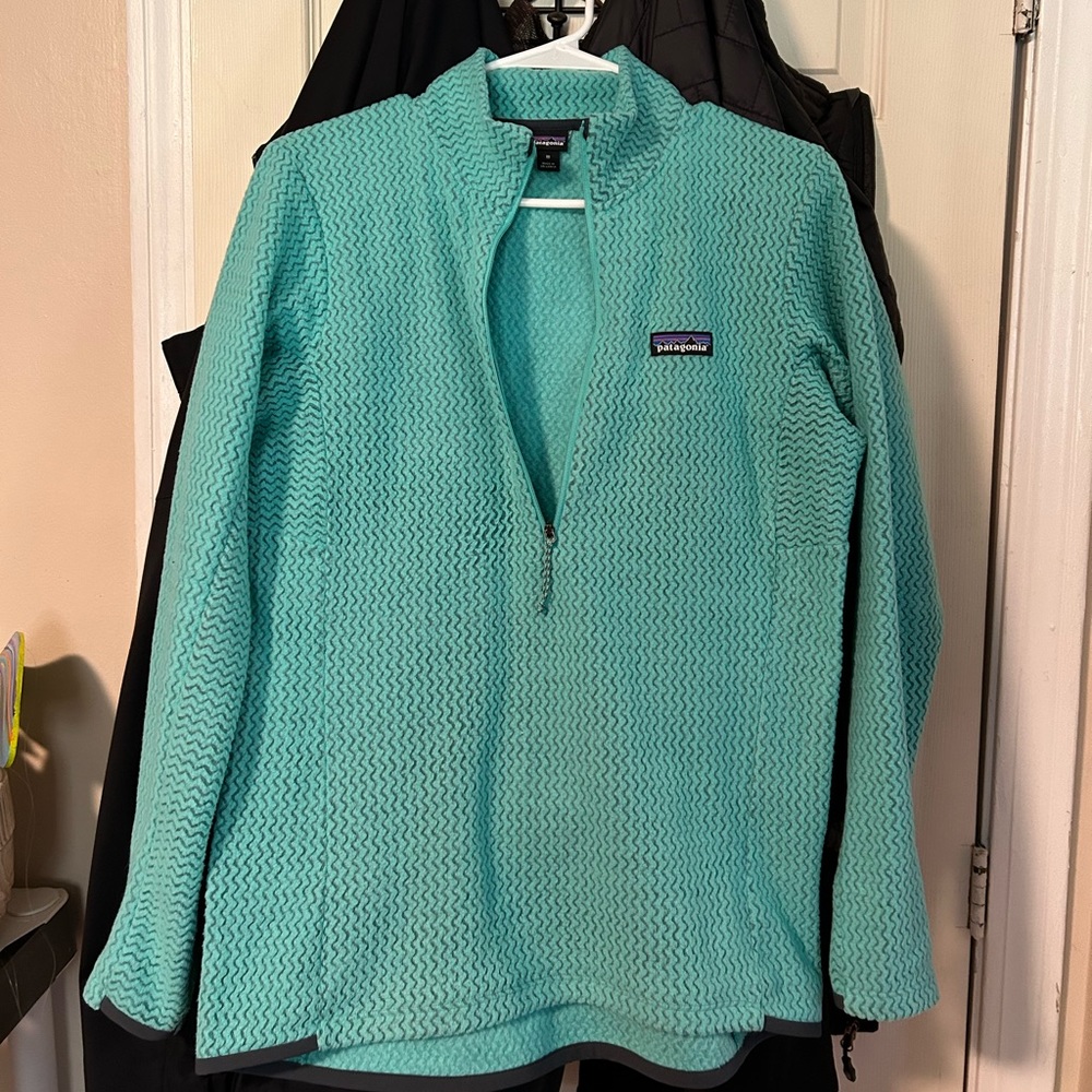 Patagonia women’s R1 pullover fleece